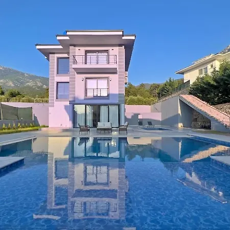 With Private Pool In Touch With Nature *